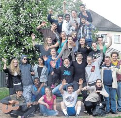 Bereiteten sich in Bad Hersfeld auf Betreuungstätigkeiten vor: 22 Jugendliche und junge Erwachsenen des Melsunger Jugendtreffs Haspel. Foto: privat