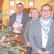 Bei der Übergabe der Spende, Foto: Dewert