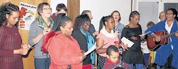 Chor der Nationen: Im vergangenen Jahr gab es ein ähnliches Projekt wie den nun geplanten Chor „Songs of Peace“. Das Foto entstand bei einem Auftritt am 2. Dezember 2015 . Foto: privat/nh